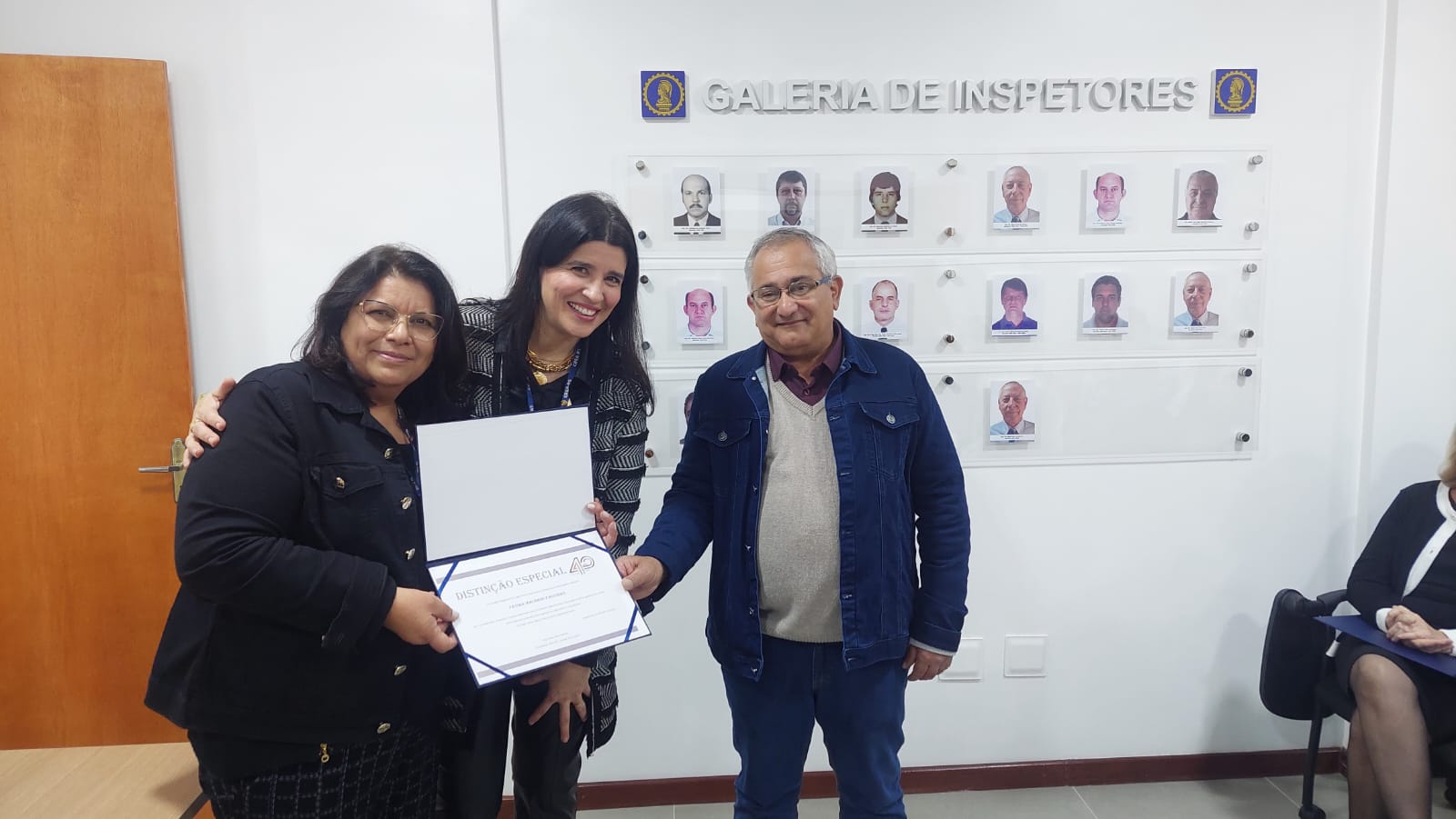 A assistente administrativa F&aacute;tima Machado Fagundes tamb&eacute;m foi homenageada